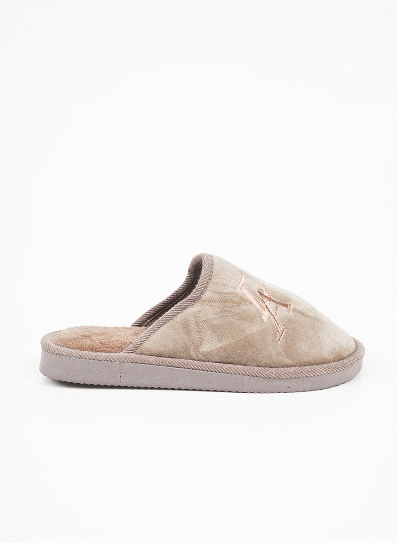 ΑΝΔΡΙΚΕΣ ΠΑΝΤΟΦΛΕΣ ΣΠΙΤΙΟΥ