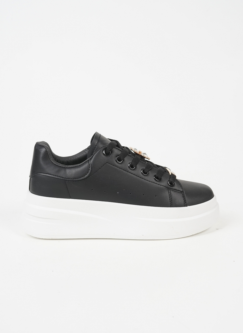 ΔΙΣΟΛΑ SNEAKER ME ΧΡΥΣΕΣ ΛΕΠΤΟΜΕΡΕΙΕΣ