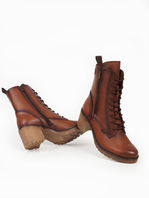 WOMEN'S LEATHER  BOOTS BY RAGAZZA COMPANY