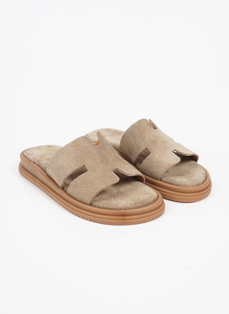 ΓΥΝΑΙΚΕΙΑ FLATFORM ΜΕ ΓEΩΜΕΤΡΙΚΗ ΦΑΣΑ