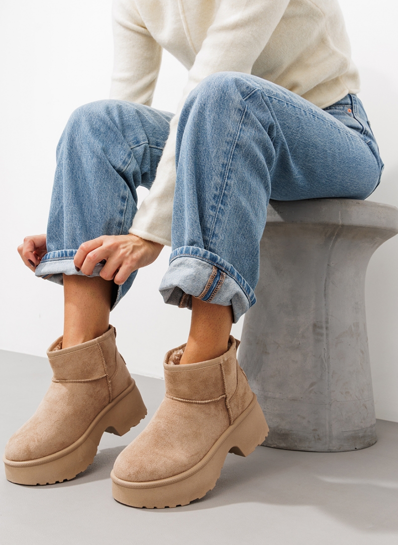 ΓΥΝΑΙΚΕΙΑ ΜΠΟΤΑΚΙΑ ΜΕ ΕΠΕΝΔΥΣΗ ΑΠΟ ΓΟΥΝΑ