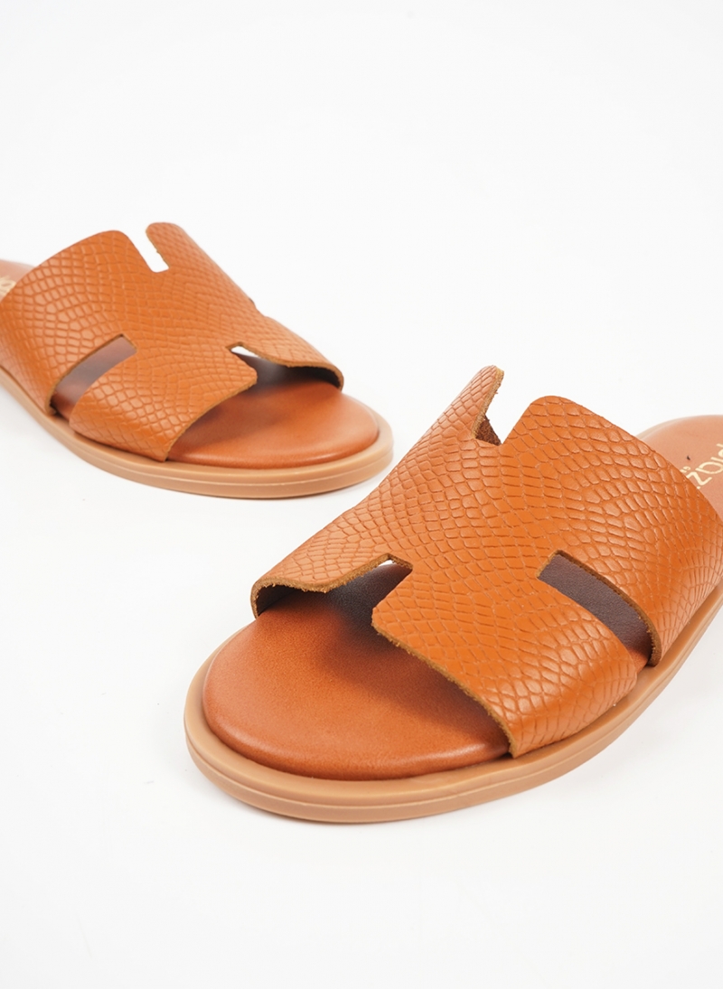 ΓΥΝΑΙΚΕΙΑ ΔΕΡΜΑΤΙΝΑ FLAT ΣΑΝΔΑΛΙΑ ΜΕ ΑΝΟΙΓΜΑΤΑ 11440