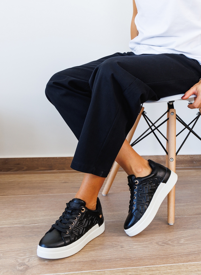 ΓΥΝΑΙΚΕΙΑ SNEAKER XTi ΜΕ ΑΝΑΓΛΥΦΟ ΣΧΕΔΙΟ