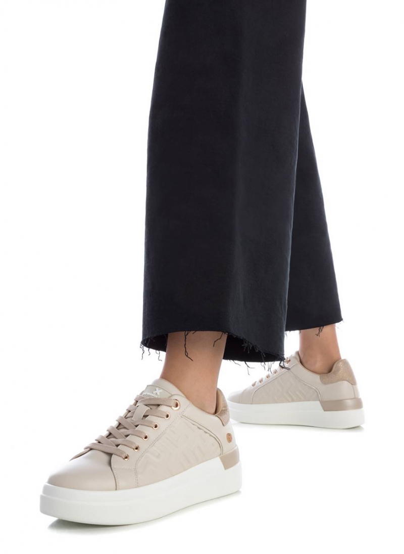 ΓΥΝΑΙΚΕΙΑ SNEAKER XTi ΜΕ ΑΝΑΓΛΥΦΟ ΣΧΕΔΙΟ