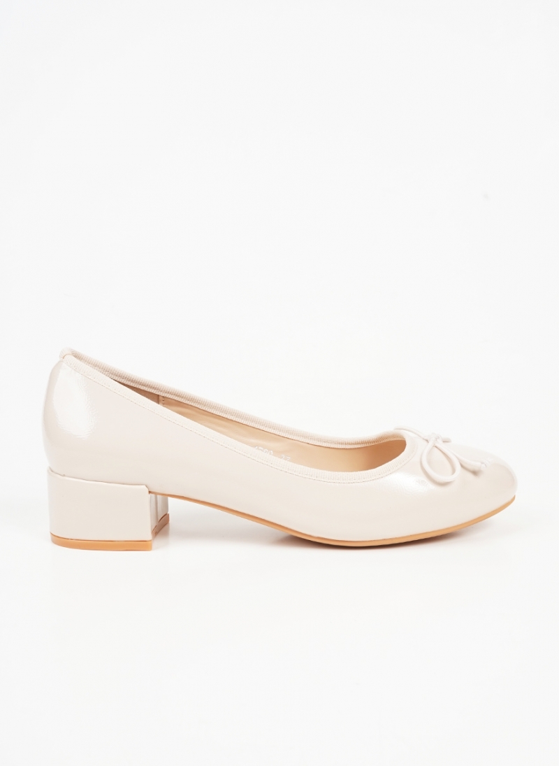 ΓΥΝΑΙΚΕΙΕΣ ΜΠΑΛΑΡΙΝΕΣ ΜΕ ΤΑΚΟΥΝΙ ΚΑΙ ΦΙΟΓΚΟ