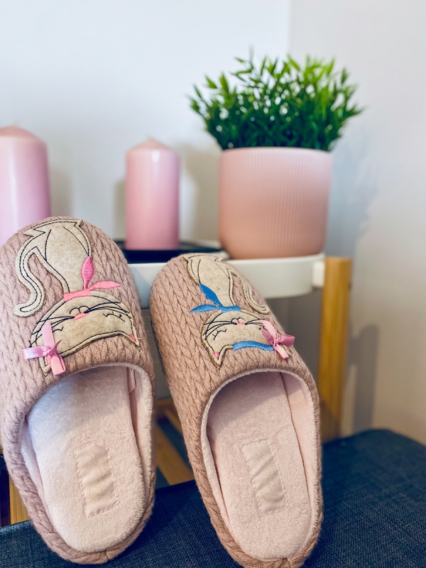 WOMEN'S SLIPPERS  BY PAREX COMPANY