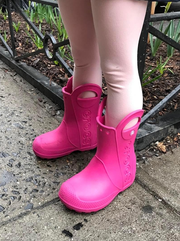 CHILDREN'S RAINBOOTS OF CROCS COMPANY