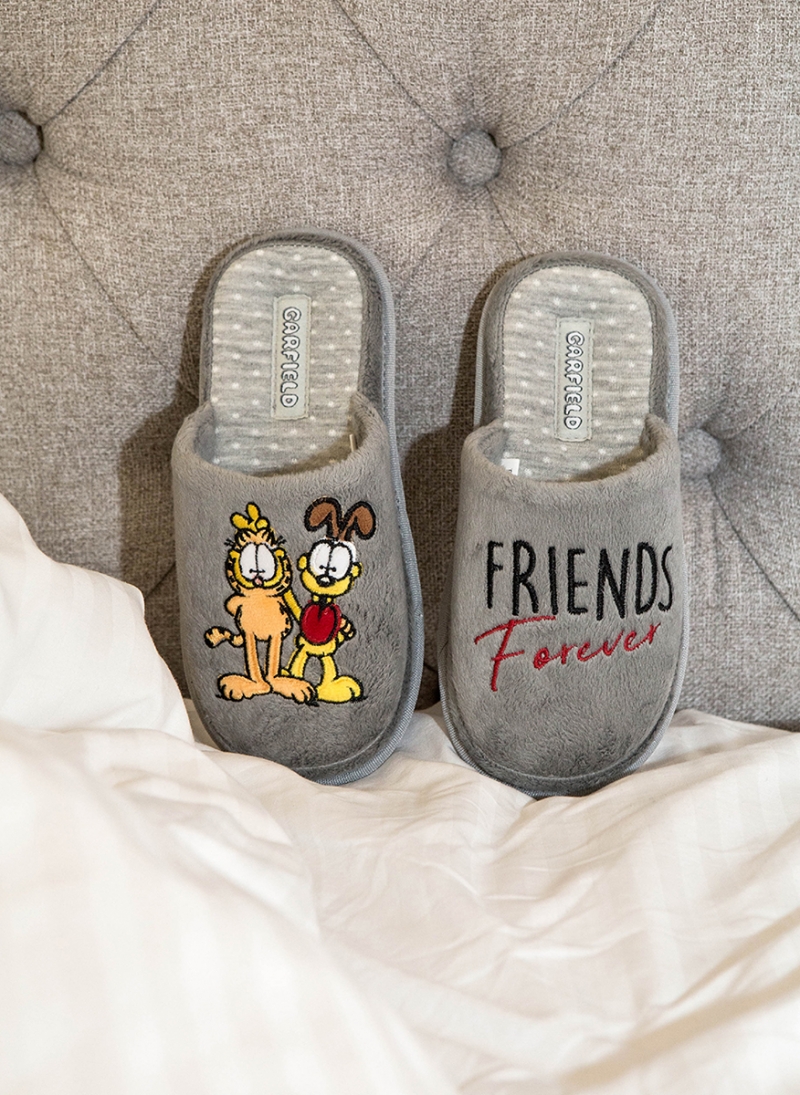 CHILDREN'S SLIPPERS BY PAREX COMPANY